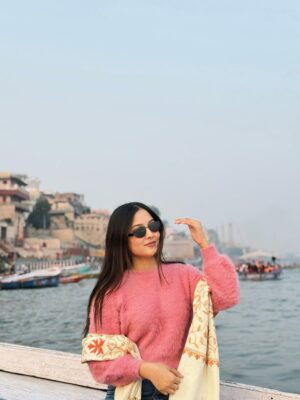 geetika bisht Instagram - Finding stillness in a city that never sleeps.
.
.
.
#banaras #banarasghat #varanasighats #beaut #aesthetic #fyp #explore #sukoon #love #explorepage✨ #insta