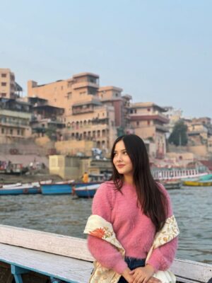 geetika bisht Instagram - Finding stillness in a city that never sleeps.
.
.
.
#banaras #banarasghat #varanasighats #beaut #aesthetic #fyp #explore #sukoon #love #explorepage✨ #insta
