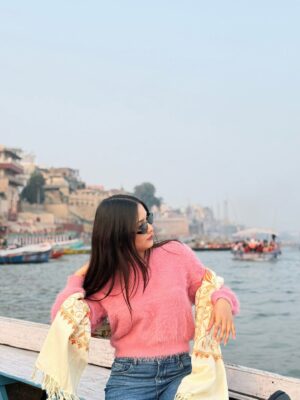 geetika bisht Instagram - Finding stillness in a city that never sleeps.
.
.
.
#banaras #banarasghat #varanasighats #beaut #aesthetic #fyp #explore #sukoon #love #explorepage✨ #insta