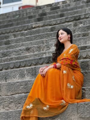geetika bisht Instagram - Banaras, you are where time pauses.🧡
.
.
.
#banaras #ghat #varanasi #assighat #fyp #explorepage✨