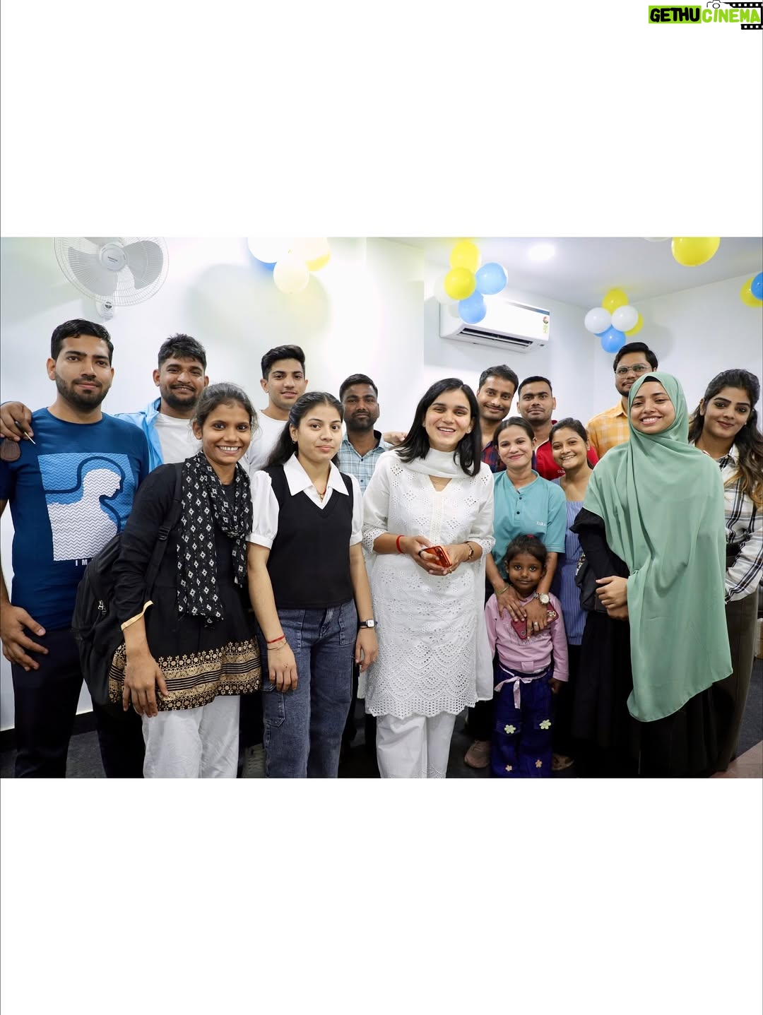 himanshi singh - 68.8K Likes - Offline Classes की शुरुआत आप लोगों के साथ!🙏♥️
#letslearn