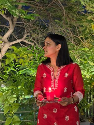 himanshi singh Instagram - शुभ दीपावली 🪔✨
#diwali