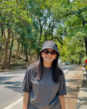himanshi singh Instagram - Mile by mile, laugh by laugh.
#roadtrip🚙❤️