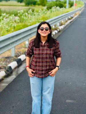 himanshi singh Instagram - Road trips♥️