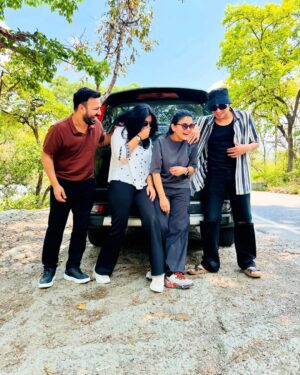himanshi singh Instagram - Mile by mile, laugh by laugh.
#roadtrip🚙❤️