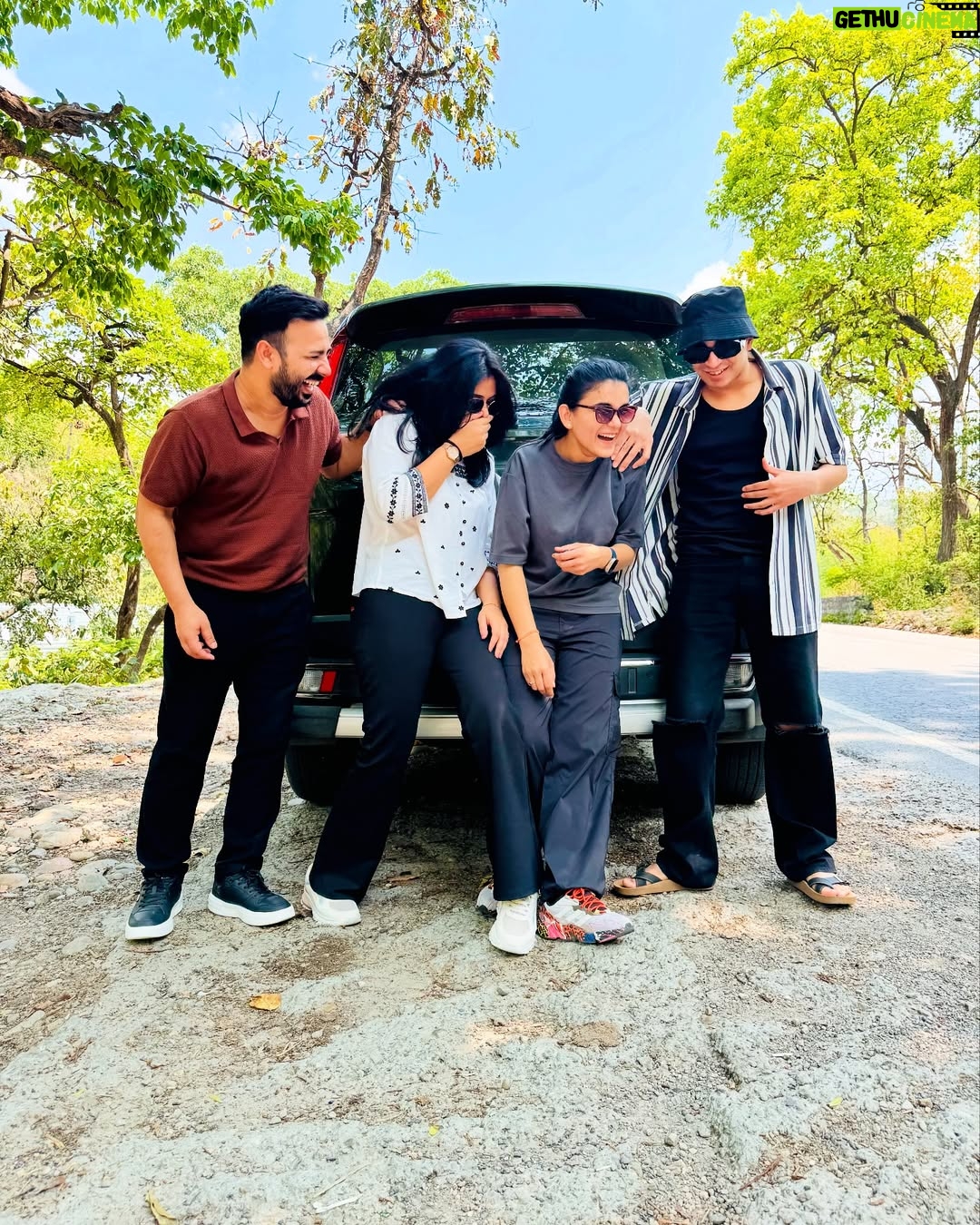 himanshi singh - 58.2K Likes - Mile by mile, laugh by laugh. 
#roadtrip🚙❤️