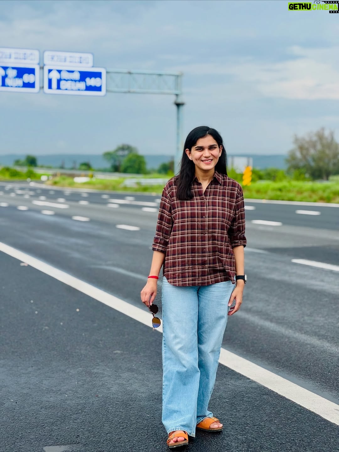 himanshi singh - 96.7K Likes - Road trips♥️