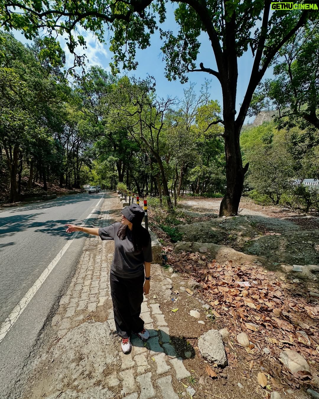himanshi singh - 58.2K Likes - Mile by mile, laugh by laugh. 
#roadtrip🚙❤️