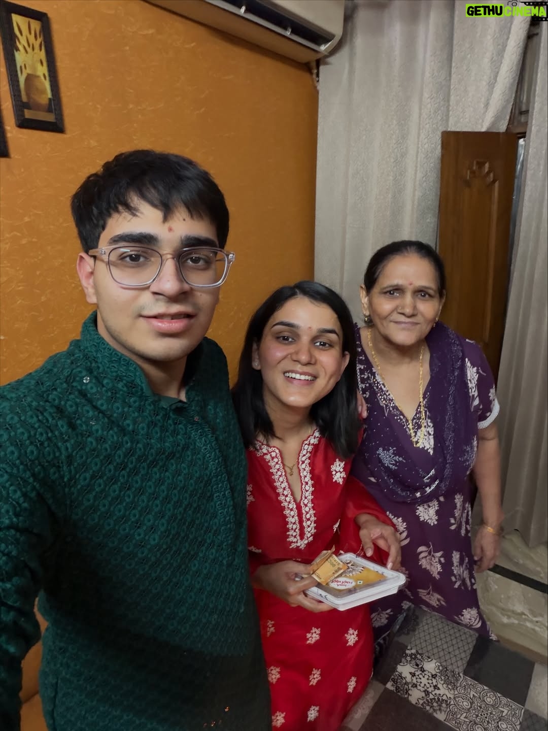 himanshi singh - 426.7K Likes - शुभ दीपावली 🪔✨

#diwali