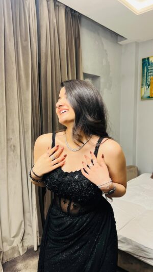 hitaishi totlani Instagram - The prettiest fit from @sheetal_boutique___
.
.
.
.
.
.
.
.
.
.
.
(Explorepage, love, pretty, beautiful, instagood, instagram, girl, indian outfit, makeup, get ready with me, cute, nails, hair, wedding, trending, viral, mom, fyp)
.
#explorepage #love #instagood #viral #outfit