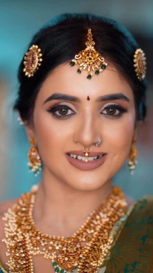 jhanvi R Instagram - Nothing as bold as a lady in a saree 🥰💙💜🫶✌️🤞🤩😍🩷🤍
Beautiful make up done by @makeoverbymohini
Amazing videography @acchu_photography26
Classic jewellery @arikabykeerthi
#jhanvi #jhanvianchor #jhanviartist #heroine #nannammasuperstar #gichigiligili #majacafe #saviruchi #bigboss12 #bigbossseason12 #bigbosskannada #newsanchor #journalist #janu