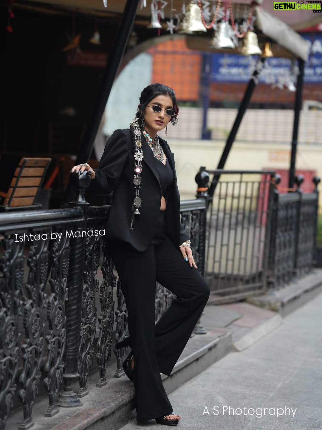 jhanvi R - 11.1K Likes - Suit up, speak up Ishtaa by Manasa is introducing their new power suit designed for the woman who isn’t afraid to take up space. 

Tag a woman who’s building her empire🤞
Shoot plan and styling @tisismansa 

Professional designer boutique @ishtaa_by_manasa 

Shoot plan and styling @tisismansa 

Hairstyle , beautiful make up done by @makeover_by_navya

Passionate photography @_.a.s_photography 

#jhanvi #jhanvianchor #jhanviartist #heroine #nannammasuperstar #gichigiligili #majacafe #saviruchi #bigboss12 #bigbossseason12 #bigbosskannada #newsanchor #journalist #janu
