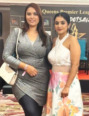 jhanvi R Instagram - ನಮ್ಮನ್ನ ನಮಗಿಂತ ಚೆನ್ನಾಗಿ ಅರ್ಥ ಮಾಡ್ಕೊಳ್ಳೋದು,
ನಮ್ಮ ಆಗುಹೋಗುಗಳಲ್ಲಿ ಜೊತೆಯಾಗಿಯೇ ನಿಲ್ಲೋದು…
ಬಿದ್ದಾಗ ಮೇಲೆತ್ತಿ, ಗೆದ್ದಾಗ ಬೆನ್ನುತಟ್ಟಿ,
ಸದಾ ಕಾಲ ನೆರಳಾಗಿ ಜೊತೆಯೇ ಇರೋ ಅದ್ಭುತ ಶಕ್ತಿ ಅಂದ್ರೆ — ಸ್ನೇಹಿತರು.
ನಮ್ಮ ಮುದ್ದು ಜಾನು ಬದುಕಲ್ಲಿ ಅಂತ ಸ್ನೇಹಿತೆ ಅಂದ್ರೆ — ನವ್ಯ!!
ಜಾನು ತೆರೆ ಮೇಲೆ ಮಿಂಚಿತ್ತಿದ್ರೆ,
ತೆರೆಮರೆಯಲ್ಲಿ ಅವರಿಗೆ ಶಕ್ತಿಯಾಗಿರುವ ನವ್ಯ ಅವರಿಗೆ
ಎಲ್ಲಾ ಜಾನು ಬೆಂಬಲಿಗರಿಂದ ತುಂಬು ಹೃದಯದ ಧನ್ಯವಾದಗಳು!! 💛
@colorskannada @jiohotstar
#bbk12 #biggboss #colorskannada #jiohotstarkannada #anchor #Jhanvi #friendshipgoals