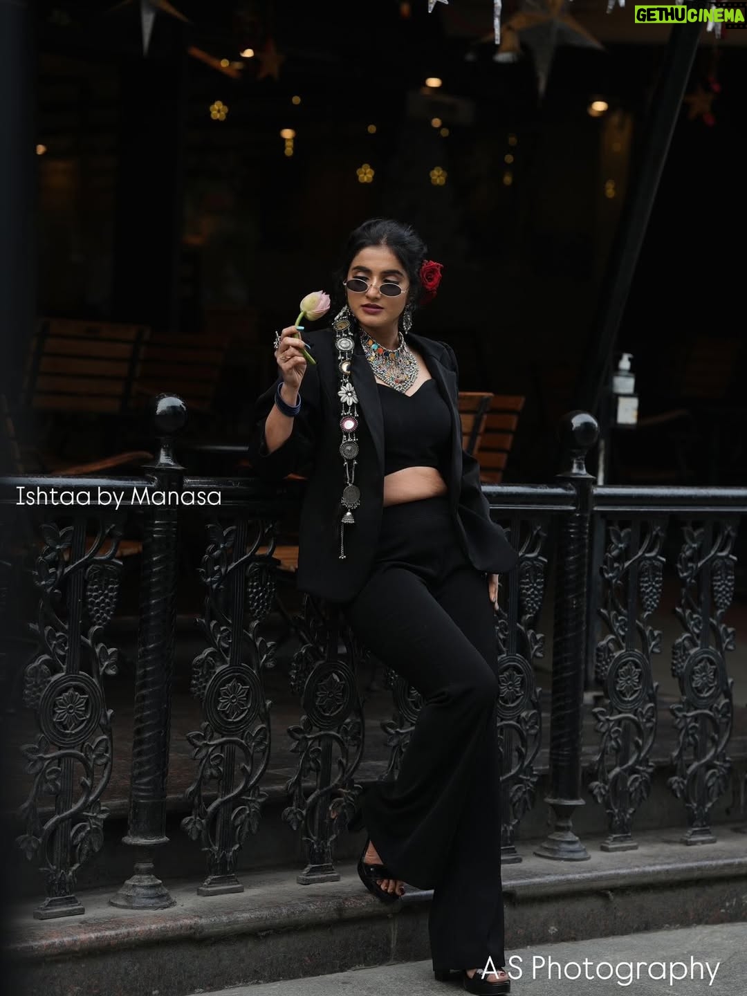 jhanvi R - 11.1K Likes - Suit up, speak up Ishtaa by Manasa is introducing their new power suit designed for the woman who isn’t afraid to take up space. 

Tag a woman who’s building her empire🤞
Shoot plan and styling @tisismansa 

Professional designer boutique @ishtaa_by_manasa 

Shoot plan and styling @tisismansa 

Hairstyle , beautiful make up done by @makeover_by_navya

Passionate photography @_.a.s_photography 

#jhanvi #jhanvianchor #jhanviartist #heroine #nannammasuperstar #gichigiligili #majacafe #saviruchi #bigboss12 #bigbossseason12 #bigbosskannada #newsanchor #journalist #janu