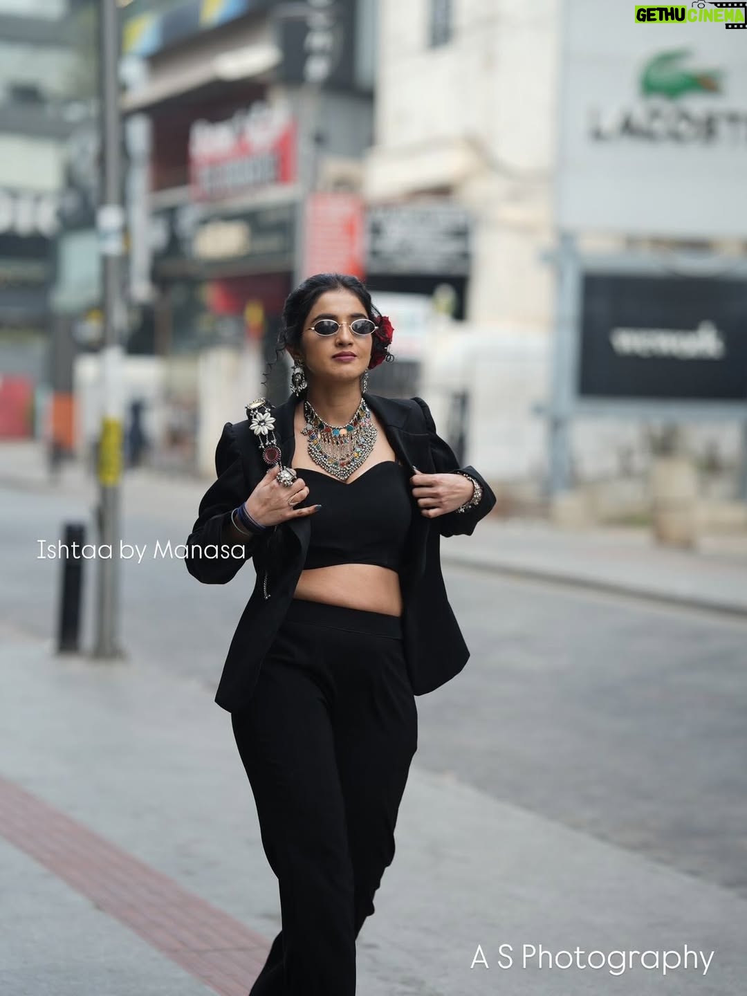 jhanvi R - 11.1K Likes - Suit up, speak up Ishtaa by Manasa is introducing their new power suit designed for the woman who isn’t afraid to take up space. 

Tag a woman who’s building her empire🤞
Shoot plan and styling @tisismansa 

Professional designer boutique @ishtaa_by_manasa 

Shoot plan and styling @tisismansa 

Hairstyle , beautiful make up done by @makeover_by_navya

Passionate photography @_.a.s_photography 

#jhanvi #jhanvianchor #jhanviartist #heroine #nannammasuperstar #gichigiligili #majacafe #saviruchi #bigboss12 #bigbossseason12 #bigbosskannada #newsanchor #journalist #janu