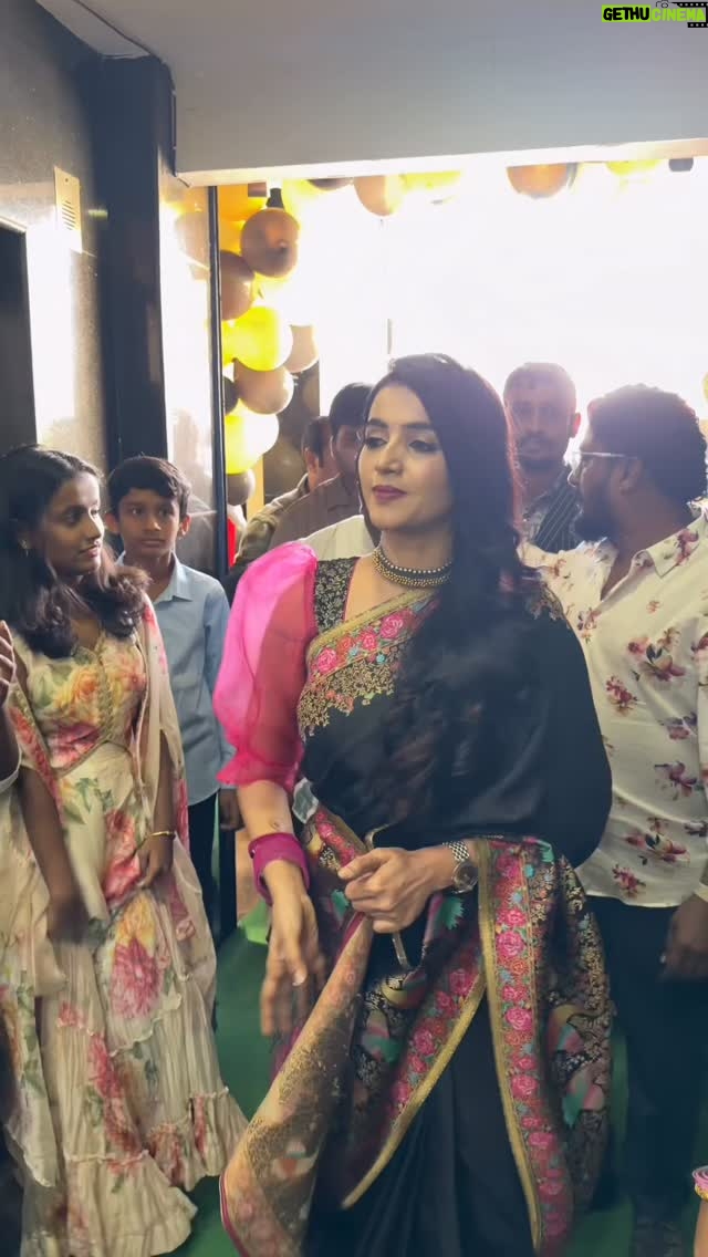 jhanvi R - 8.2K Likes - @ruchi_messmysore inauguration at Kushalanagar … 💐💐💐🤍🤍🩷 loved the tasty food … congratulations and all the best @ruchi_messmysore 💐💐🤍🫶

Mua @makeover_by_navya 

Costume designer @pusp_kala 

#jhanvi #jhanvianchor #jhanviartist #heroine #nannammasuperstar #gichigiligili #majacafe #saviruchi #bigboss12 #bigbossseason12 #bigbosskannada #newsanchor #journalist #janu