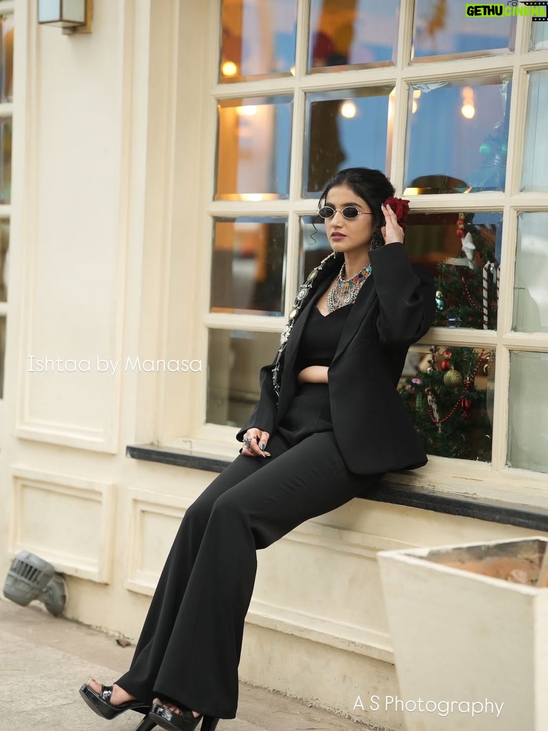 jhanvi R - 11.1K Likes - Suit up, speak up Ishtaa by Manasa is introducing their new power suit designed for the woman who isn’t afraid to take up space. 

Tag a woman who’s building her empire🤞
Shoot plan and styling @tisismansa 

Professional designer boutique @ishtaa_by_manasa 

Shoot plan and styling @tisismansa 

Hairstyle , beautiful make up done by @makeover_by_navya

Passionate photography @_.a.s_photography 

#jhanvi #jhanvianchor #jhanviartist #heroine #nannammasuperstar #gichigiligili #majacafe #saviruchi #bigboss12 #bigbossseason12 #bigbosskannada #newsanchor #journalist #janu