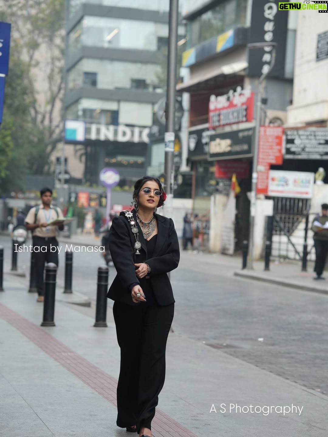 jhanvi R - 11.1K Likes - Suit up, speak up Ishtaa by Manasa is introducing their new power suit designed for the woman who isn’t afraid to take up space. 

Tag a woman who’s building her empire🤞
Shoot plan and styling @tisismansa 

Professional designer boutique @ishtaa_by_manasa 

Shoot plan and styling @tisismansa 

Hairstyle , beautiful make up done by @makeover_by_navya

Passionate photography @_.a.s_photography 

#jhanvi #jhanvianchor #jhanviartist #heroine #nannammasuperstar #gichigiligili #majacafe #saviruchi #bigboss12 #bigbossseason12 #bigbosskannada #newsanchor #journalist #janu