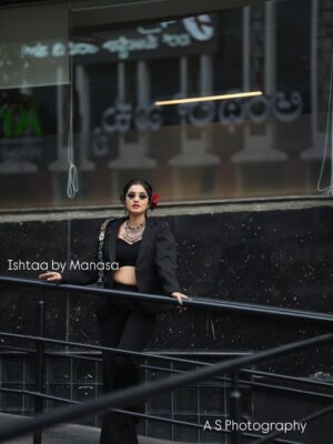 jhanvi R Instagram - Suit up, speak up Ishtaa by Manasa is introducing their new power suit designed for the woman who isn’t afraid to take up space.
Tag a woman who’s building her empire🤞
Shoot plan and styling @tisismansa
Professional designer boutique @ishtaa_by_manasa
Shoot plan and styling @tisismansa
Hairstyle , beautiful make up done by @makeover_by_navya
Passionate photography @_.a.s_photography
#jhanvi #jhanvianchor #jhanviartist #heroine #nannammasuperstar #gichigiligili #majacafe #saviruchi #bigboss12 #bigbossseason12 #bigbosskannada #newsanchor #journalist #janu