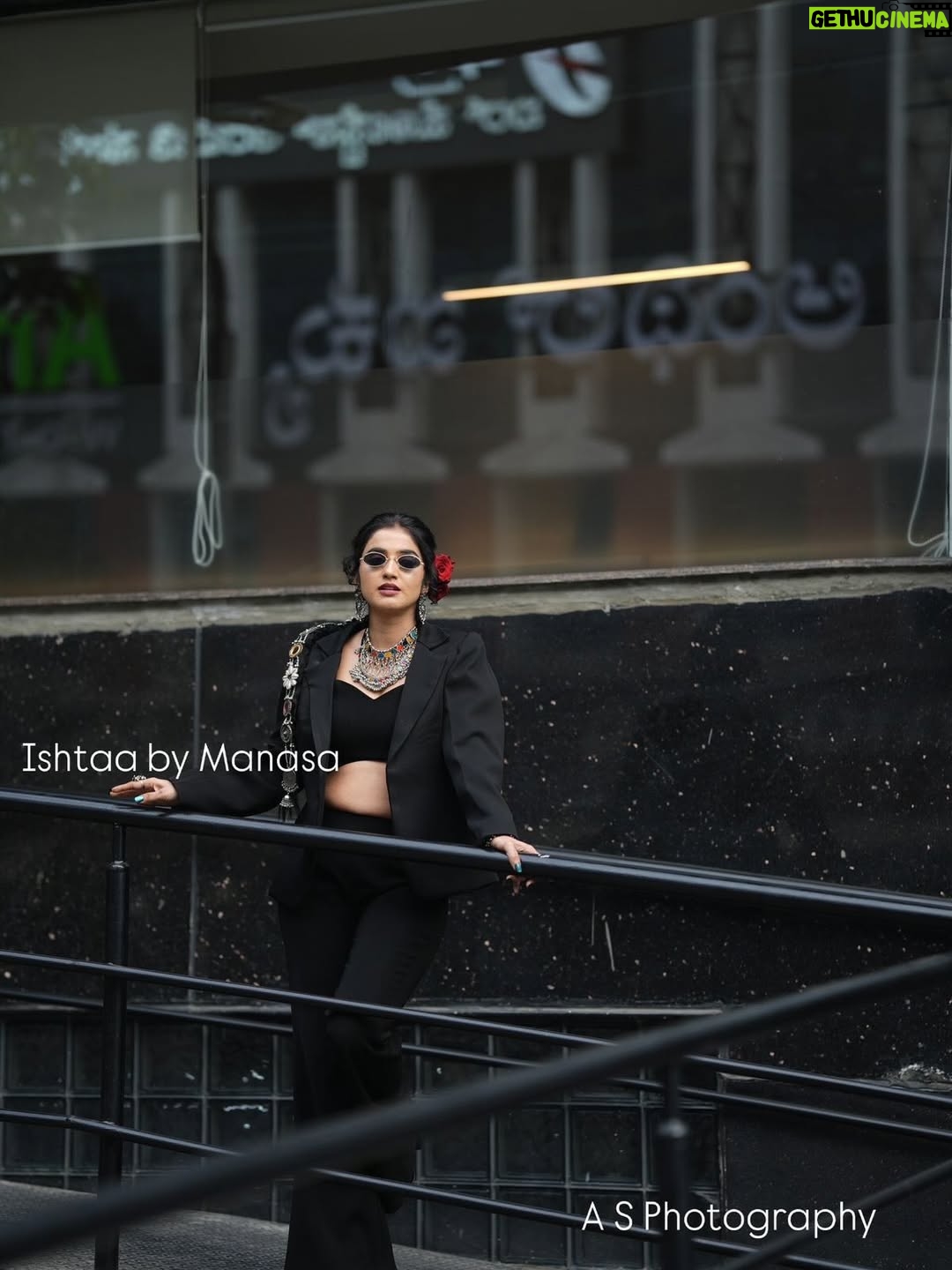 jhanvi R - 11.1K Likes - Suit up, speak up Ishtaa by Manasa is introducing their new power suit designed for the woman who isn’t afraid to take up space. 

Tag a woman who’s building her empire🤞
Shoot plan and styling @tisismansa 

Professional designer boutique @ishtaa_by_manasa 

Shoot plan and styling @tisismansa 

Hairstyle , beautiful make up done by @makeover_by_navya

Passionate photography @_.a.s_photography 

#jhanvi #jhanvianchor #jhanviartist #heroine #nannammasuperstar #gichigiligili #majacafe #saviruchi #bigboss12 #bigbossseason12 #bigbosskannada #newsanchor #journalist #janu