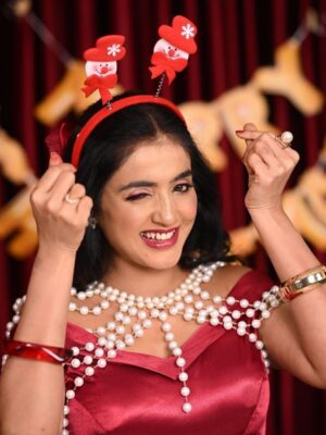 jhanvi R Instagram - Merry Christmas Shot By @arunkumar_portraits
Artist @thenameis_jhanvi
Makeover By @makeover_by_navya
Outfit Designer @vaidurya_designer
Cake @bakeurwish
Decor @celebratebro.in
