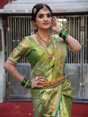 jhanvi R Instagram - Beautiful make up and hairstyle done by @makeoverbymohini
Jewellery @arikabykeerthi
Passionate photography @acchu_photography26
#jhanvi #jhanvianchor #jhanviartist #heroine #nannammasuperstar #gichigiligili #majacafe #saviruchi #bigboss12 #bigbossseason12 #bigbosskannada #newsanchor #journalist #janu