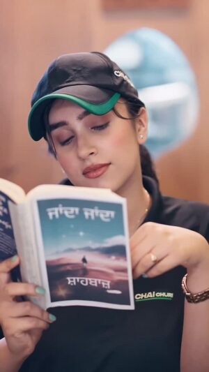 kanishka Ahluwalia Instagram - OUT NOW!!! (JANDA JANDA)
Singer/Lyrics @shahbaaz_official
Female lead @kanishkaahluwalia
Music @rikimusix
Video @diljit_josan
Label - Shahbaaz
#shahbaaz #jandajanda #panjabwarga #tikana