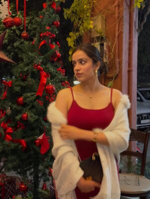 kanishka Ahluwalia Instagram - Red fits my fire sign💋