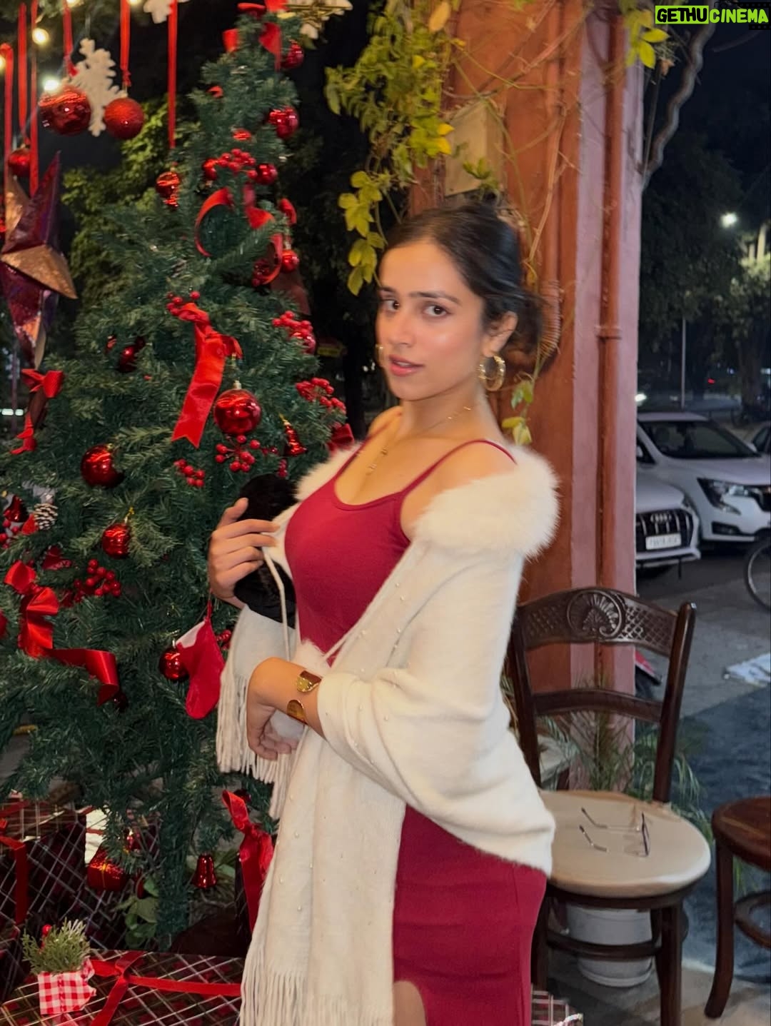 kanishka Ahluwalia - 1.7K Likes - Red fits my fire sign💋