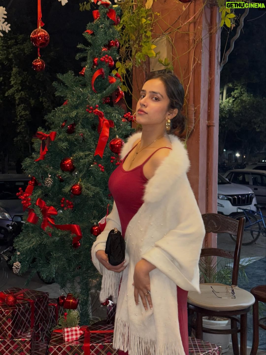 kanishka Ahluwalia - 1.7K Likes - Red fits my fire sign💋