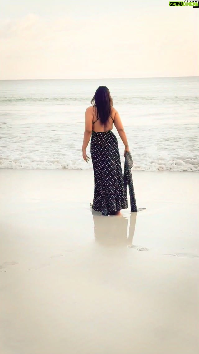 khushi Gupta - 22.8K Likes - ❤️‍🔥🪽 
.
.
.
.
.
..
#reelsinstagram #viral #explore #fitnessmodel #island