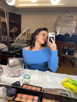 İlayda Aydın Instagram - Baştan sona dump akımına uyalım dedim💃🏻
Kocaman bir yıl bitti ve hepimizi baya bir zorladı bence.Burda olan,olamayan tüm sevdiklerim 2026’da daha çok foti çekilelim😎 Bu yıl umarım hepimize önce huzur sonra tüm kalbimizden geçen güzellikleri getirsin “2026 öyle güzel bir yıl oldu ki unutamadım” dedirtsin. Biliyorum hepimizin buna ihtiyacı vaaaar. Benim hâlâ umudum var 🐰🙏🏻 Hepiniz hep var olun bu yıl da yamacımda olun hepinizi çoook seviyorum♥️ #2025dump #byebye2025