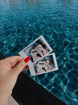 İlayda Aydın Instagram - Baştan sona dump akımına uyalım dedim💃🏻
Kocaman bir yıl bitti ve hepimizi baya bir zorladı bence.Burda olan,olamayan tüm sevdiklerim 2026’da daha çok foti çekilelim😎 Bu yıl umarım hepimize önce huzur sonra tüm kalbimizden geçen güzellikleri getirsin “2026 öyle güzel bir yıl oldu ki unutamadım” dedirtsin. Biliyorum hepimizin buna ihtiyacı vaaaar. Benim hâlâ umudum var 🐰🙏🏻 Hepiniz hep var olun bu yıl da yamacımda olun hepinizi çoook seviyorum♥️ #2025dump #byebye2025
