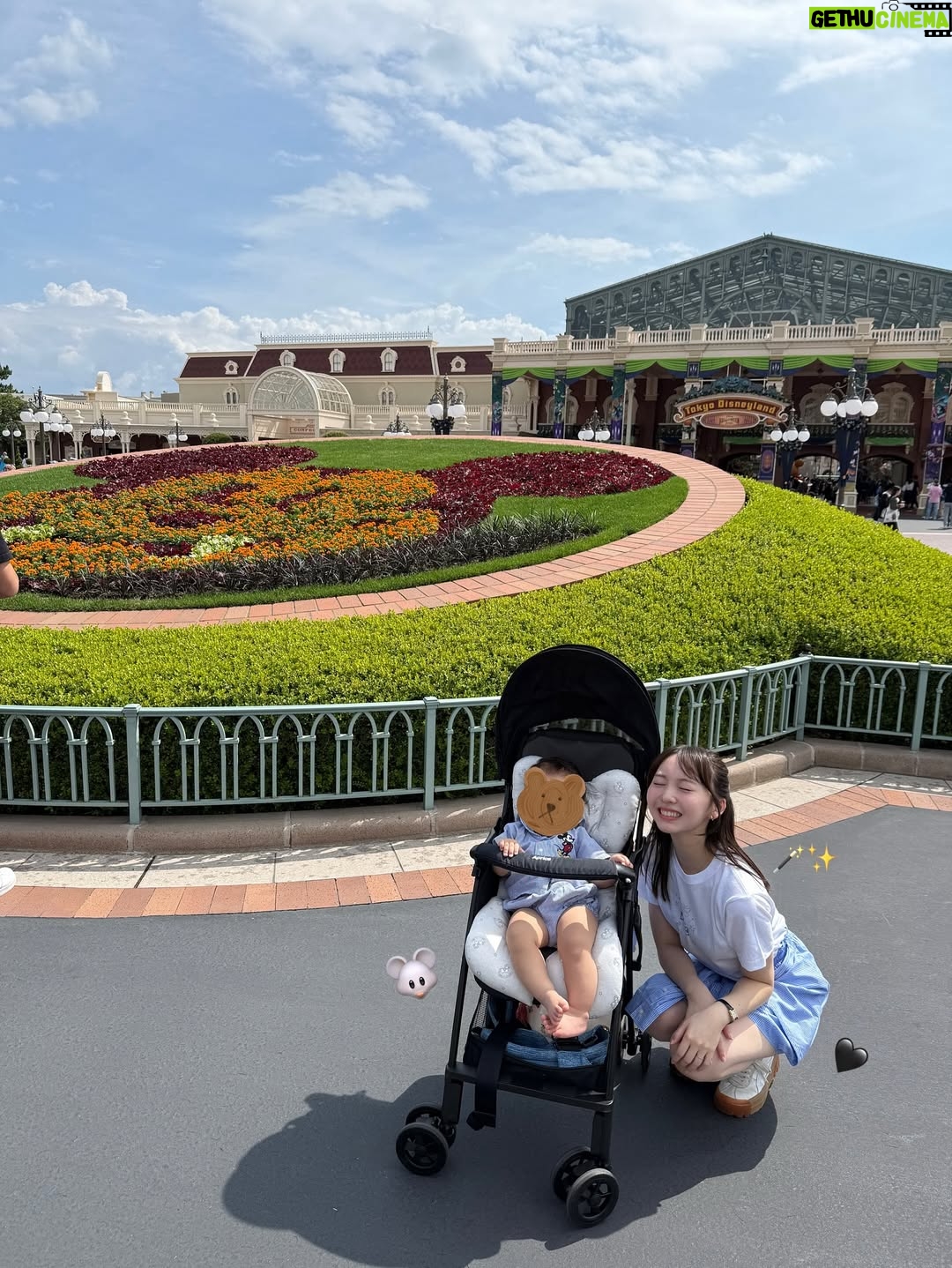 mako - 26.4K Likes - 坊や、初ディズニー。🐭🏰

ちょっとずつ同じものを食べたり
同じ景色を見て、楽しいね〜って共有できるようになっていくのが
とてもとても嬉しいです🧚‍♂️
そんな瞬間をこれからも沢山刻んでいこうZE