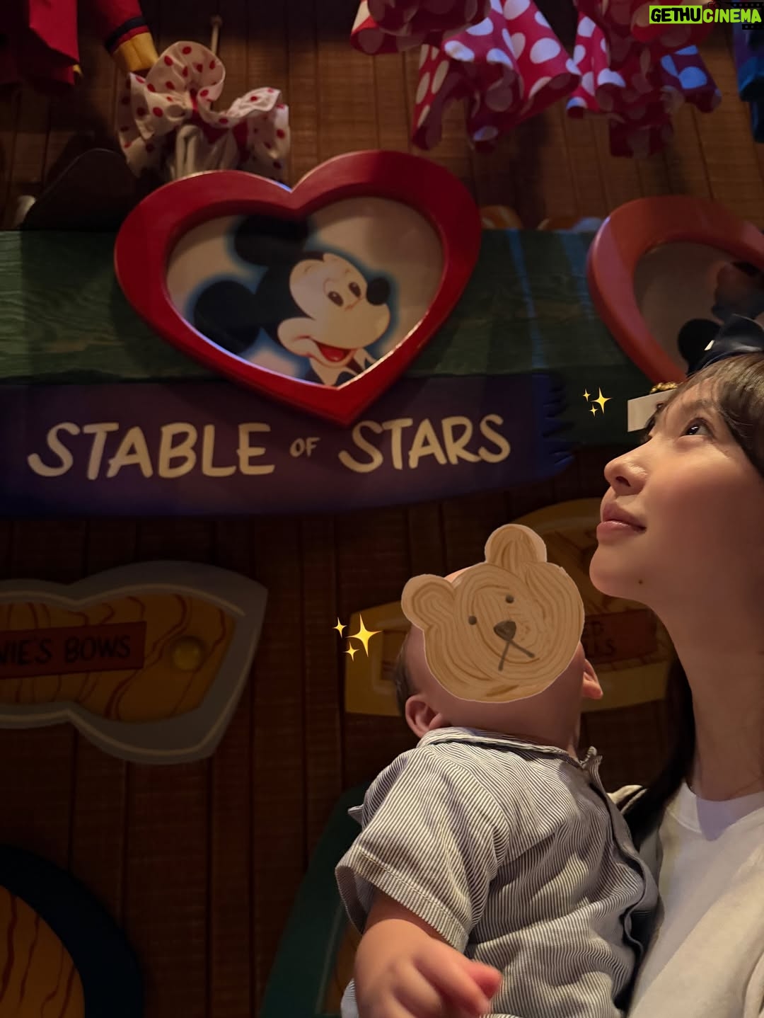 mako - 26.4K Likes - 坊や、初ディズニー。🐭🏰

ちょっとずつ同じものを食べたり
同じ景色を見て、楽しいね〜って共有できるようになっていくのが
とてもとても嬉しいです🧚‍♂️
そんな瞬間をこれからも沢山刻んでいこうZE