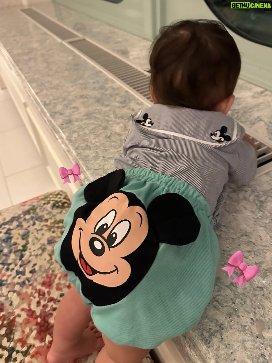 mako - 26.4K Likes - 坊や、初ディズニー。🐭🏰

ちょっとずつ同じものを食べたり
同じ景色を見て、楽しいね〜って共有できるようになっていくのが
とてもとても嬉しいです🧚‍♂️
そんな瞬間をこれからも沢山刻んでいこうZE