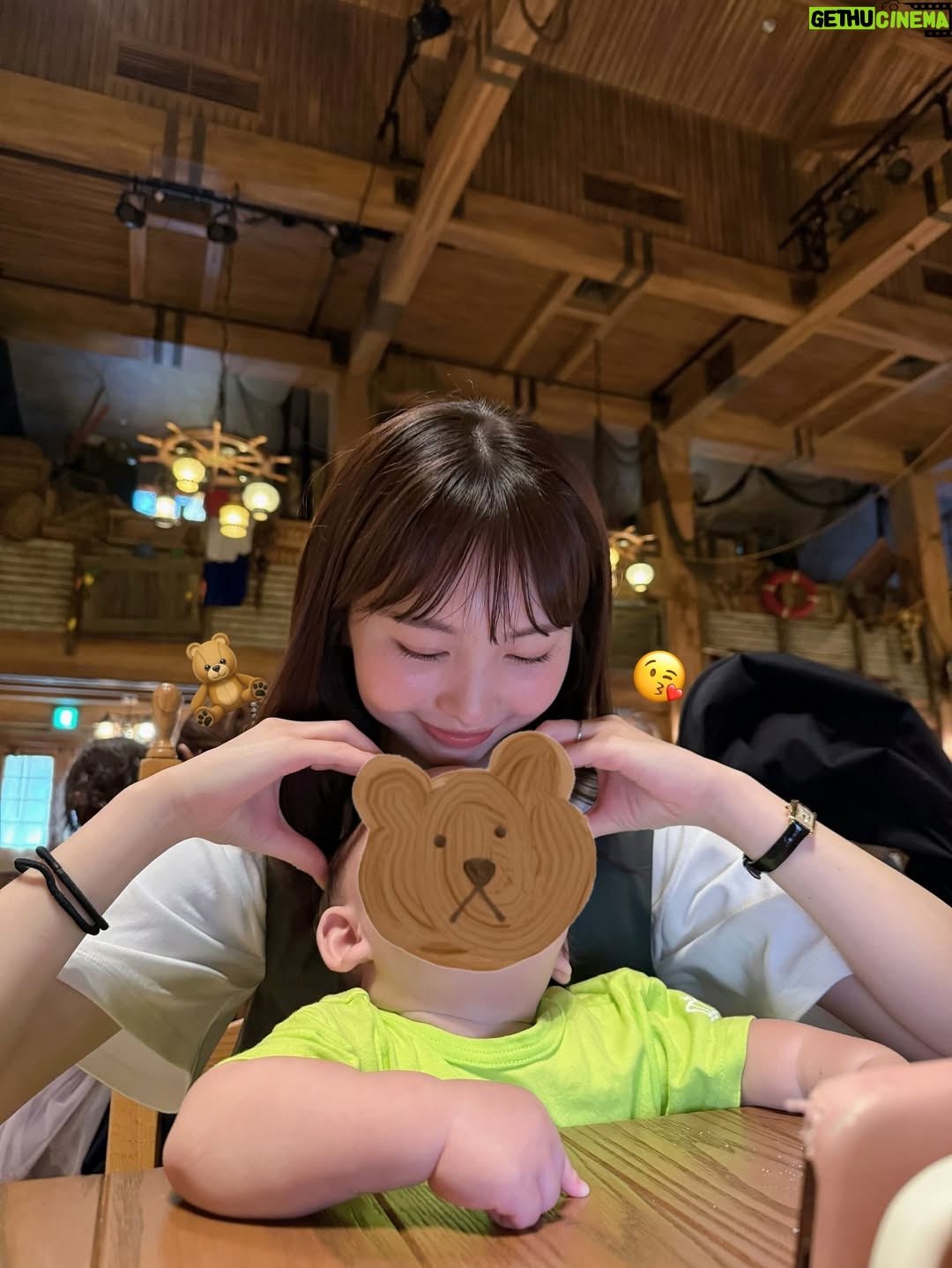 mako - 26.4K Likes - 坊や、初ディズニー。🐭🏰

ちょっとずつ同じものを食べたり
同じ景色を見て、楽しいね〜って共有できるようになっていくのが
とてもとても嬉しいです🧚‍♂️
そんな瞬間をこれからも沢山刻んでいこうZE