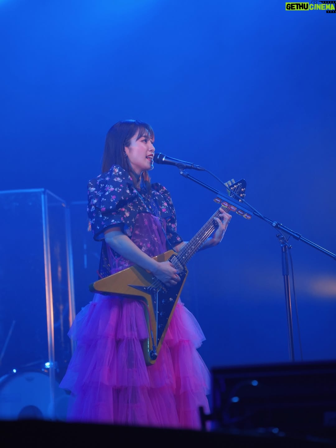 miwa - 4.7K Likes - COUNTDOWN JAPAN 25/26、みんなの声援に胸がいっぱいでした😭✨
またこのステージに立てたことが本当に嬉しく光栄でした✨
いっぱい声出してタオル回して盛り上がってくれたみんな、ありがとね🥹🩷

来年もどうぞよろしくね☺️✨

#CDJ
#CDJ2526
#miwa