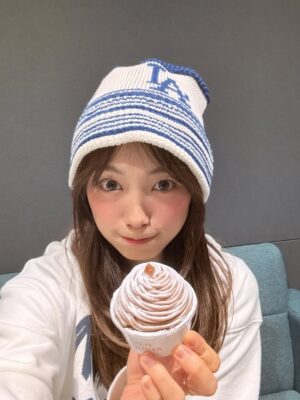 miwa Instagram - 新年最初のファンクラブラジオ"yaneuradio"生配信でした☺️✨
参加してくれたみんな、ありがとね🩷

男子高校生からのお便りに青春を感じた時間でした🥹🩷頑張れ高校生🥹‼️

モンブラン、めっちゃ美味しかった😋

#miwa
#片想い
#yaneuradio