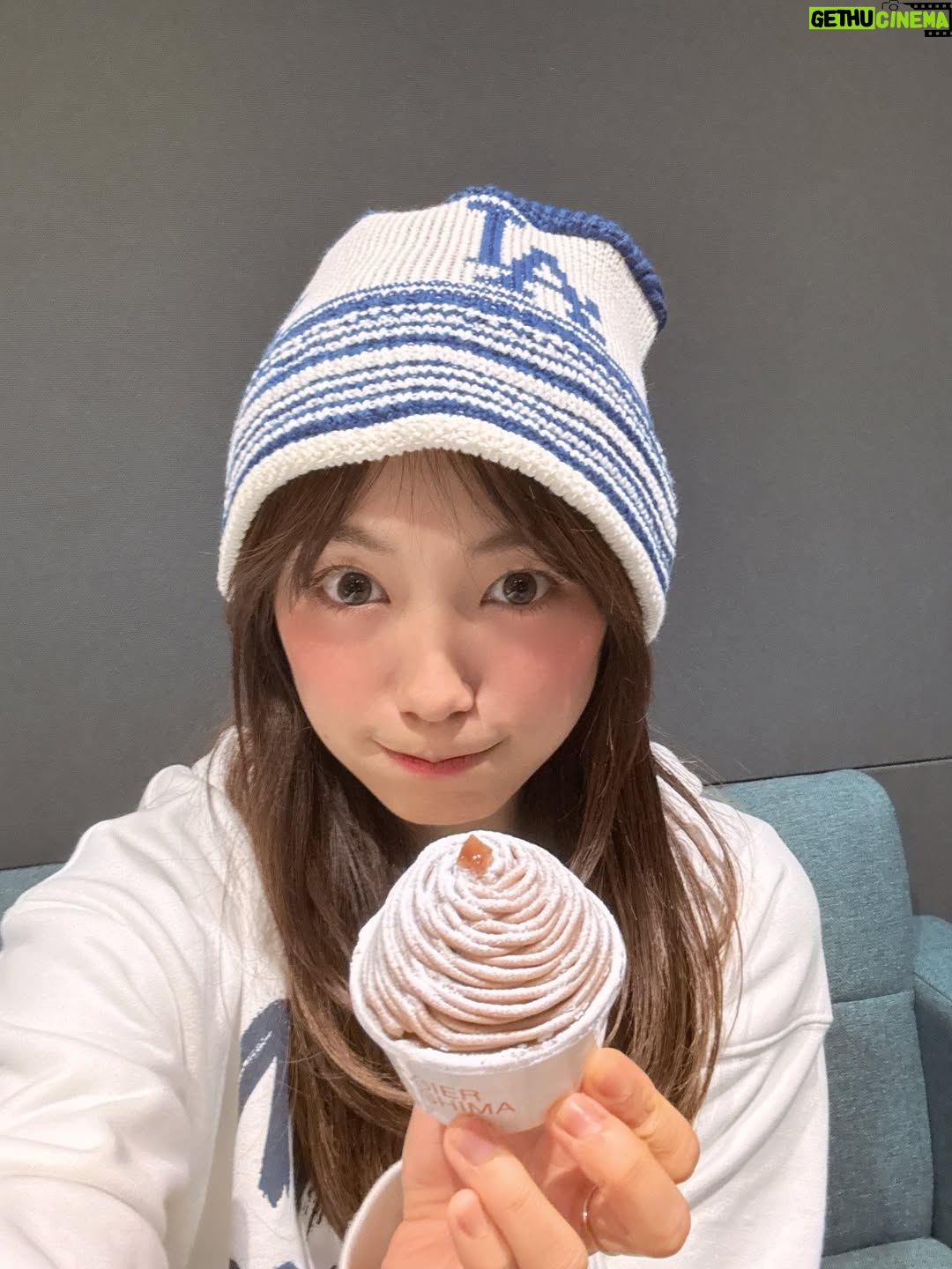 miwa - 4.5K Likes - 新年最初のファンクラブラジオ"yaneuradio"生配信でした☺️✨
参加してくれたみんな、ありがとね🩷

男子高校生からのお便りに青春を感じた時間でした🥹🩷頑張れ高校生🥹‼️

モンブラン、めっちゃ美味しかった😋

#miwa
#片想い
#yaneuradio