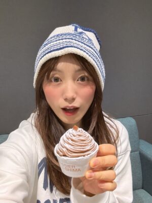 miwa Instagram - 新年最初のファンクラブラジオ"yaneuradio"生配信でした☺️✨
参加してくれたみんな、ありがとね🩷

男子高校生からのお便りに青春を感じた時間でした🥹🩷頑張れ高校生🥹‼️

モンブラン、めっちゃ美味しかった😋

#miwa
#片想い
#yaneuradio