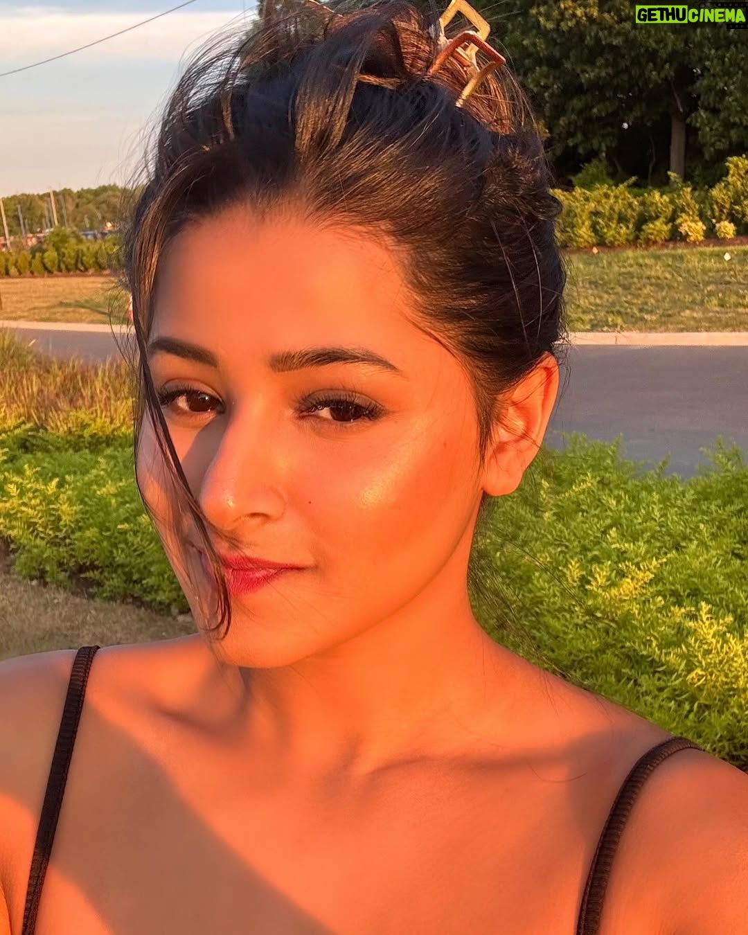 monisha Vijaykumar - 28.8K Likes - Golden hour 🌕