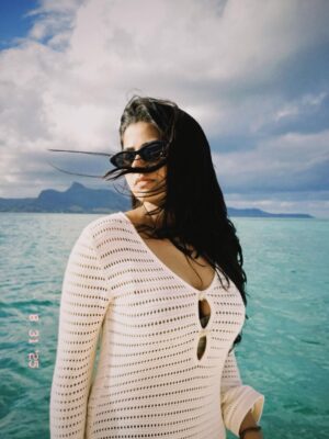 monisha Vijaykumar Instagram - 🌊🌺