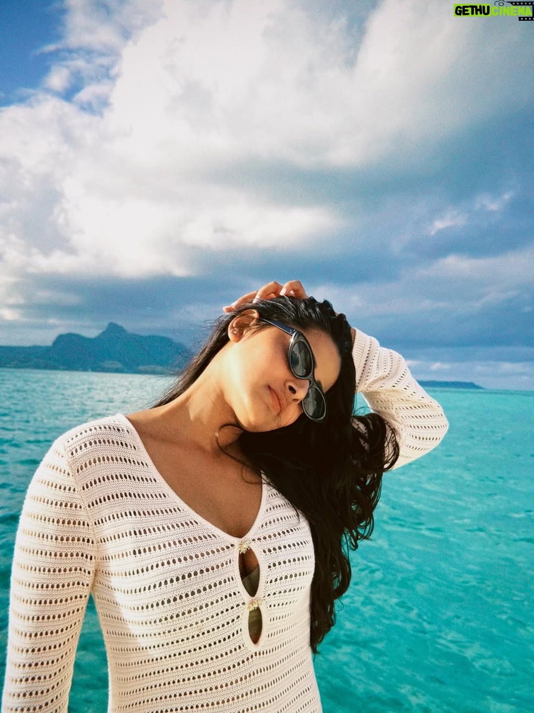 monisha Vijaykumar - 31.2K Likes - 🌊🌺