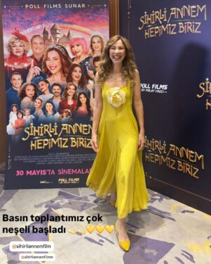 İnci Türkay Instagram - Sihirli Annem Hepimiz Biriz💫 30 Mayıs’ta Sinemalarda🎥🤍Bekliyoruz . @sihirliannemfilm @duygubasaraistanbul @pollfilms @mustafakotan