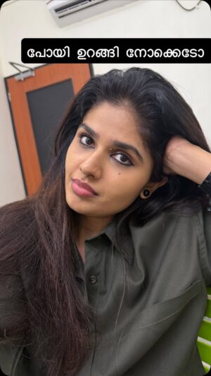 neerasethudas Instagram - ആദ്യം നേരെ ചൊവ്വേ ഉറങ്ങണം,ഉറക്കം കളയുന്ന കാര്യത്തിന് തീരുമാനം ഉണ്ടാക്കണം 🥺🤓❤️✌🏻
2026 ലോഡിങ് 🐥
#neerajasdas #neerasethudas #reel #malayalamactress #mallugram
