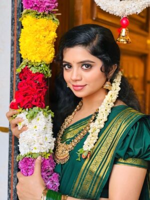 nethra gowdaa Instagram - 🫠❤️

Saree: @clothina_.21
