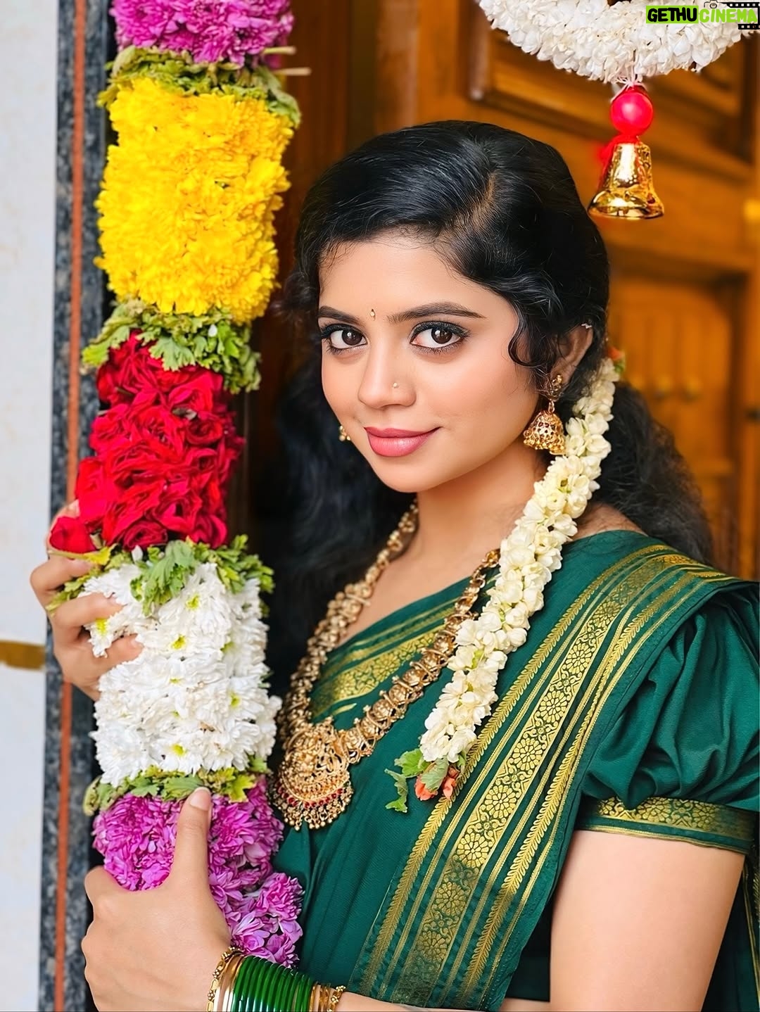 nethra gowdaa - 14.2K Likes - 🫠❤️

Saree: @clothina_.21