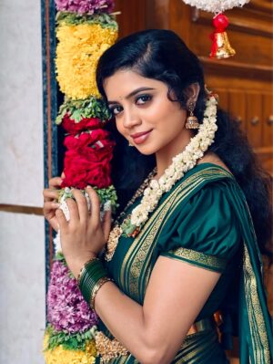 nethra gowdaa Instagram - 🫠❤️

Saree: @clothina_.21