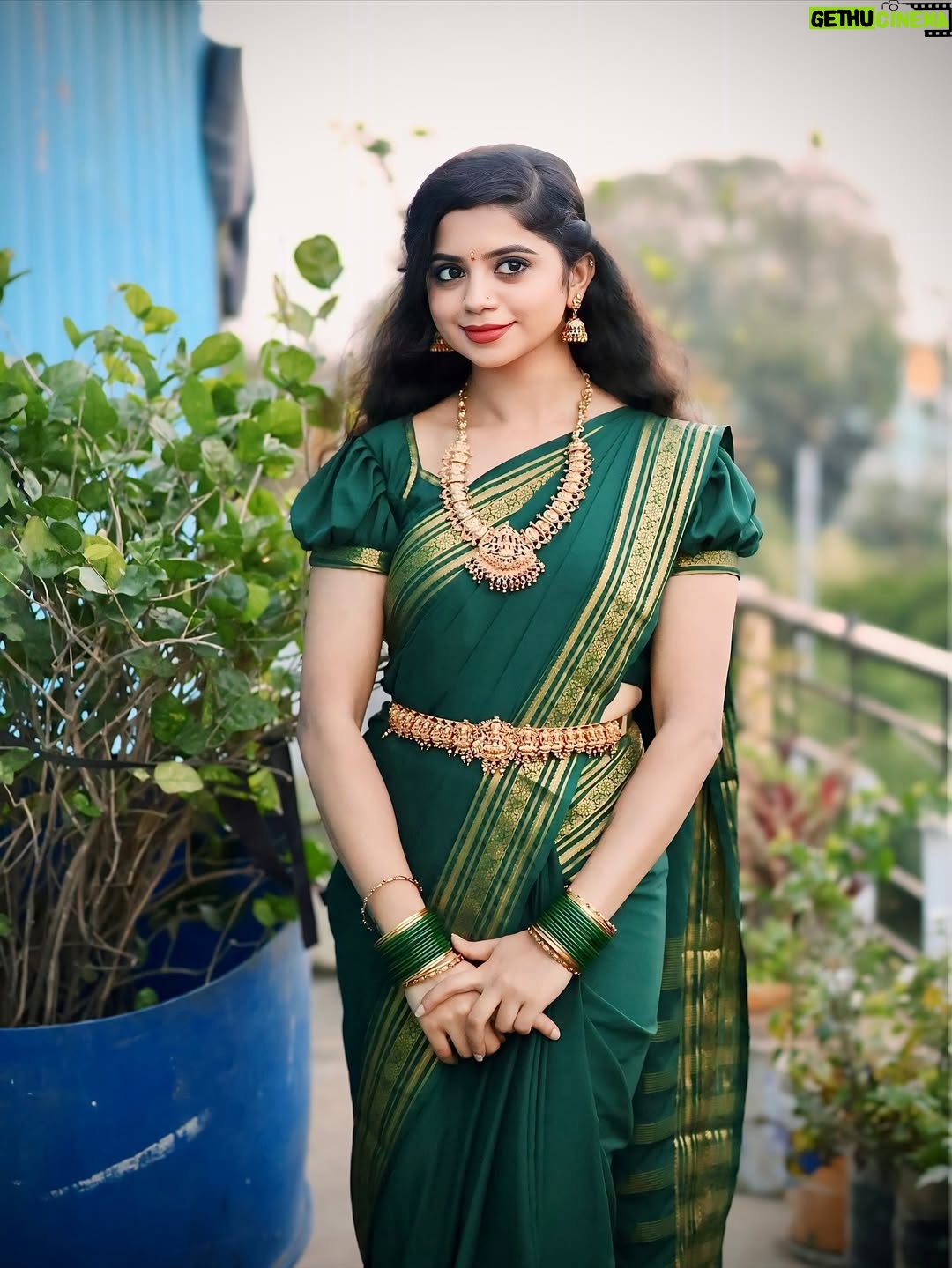 nethra gowdaa - 14.2K Likes - 🫠❤️

Saree: @clothina_.21